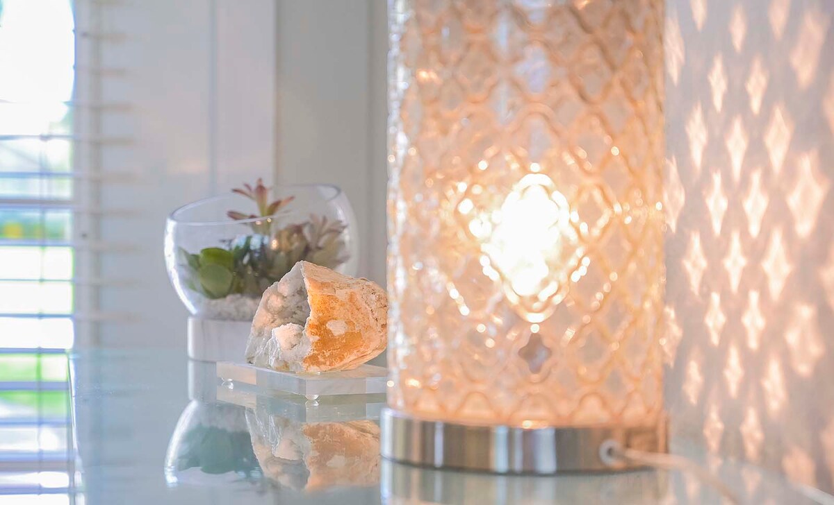 Beheizter Pool und Whirlpool auf der Lanai mit Blick auf den Kanal und Bootsdock.