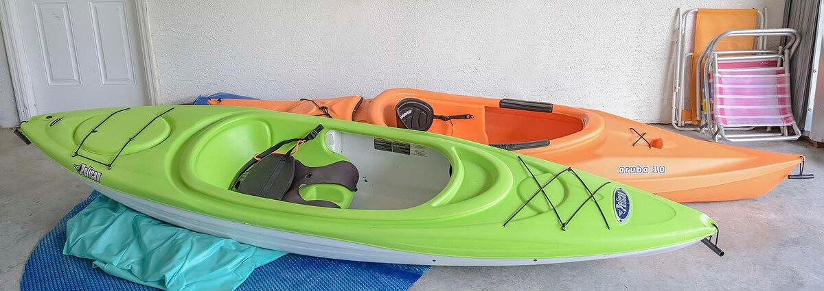 Beheizter Pool und Whirlpool auf der Lanai mit Blick auf den Kanal.