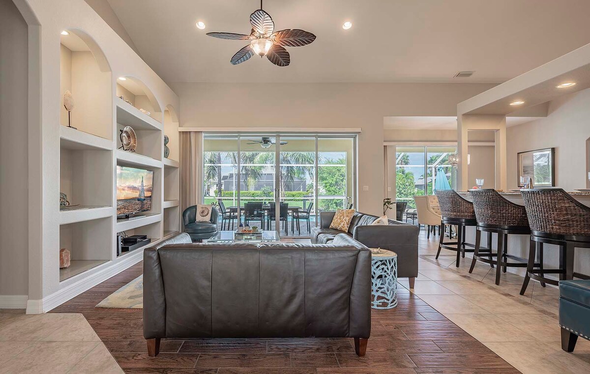 Beheizter Pool und Whirlpool auf der Lanai mit Blick auf den Kanal.