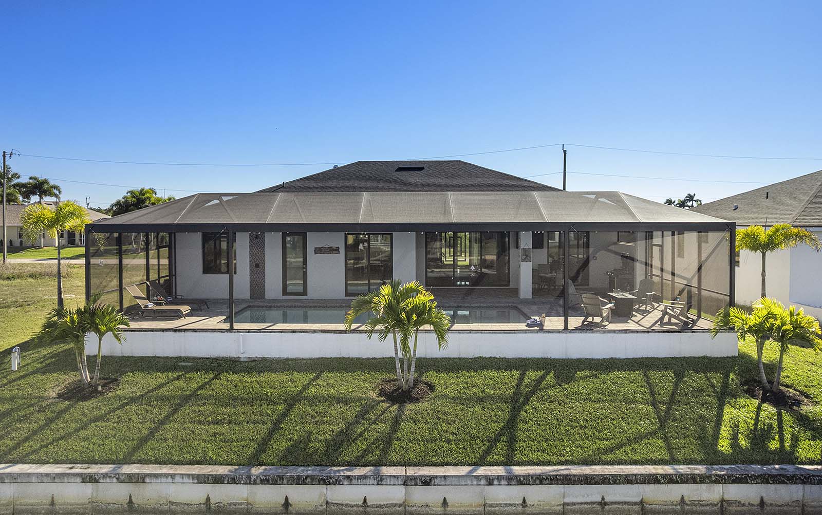 Wohnbereich mit offenem Grundriss und gemütlicher Sitzecke