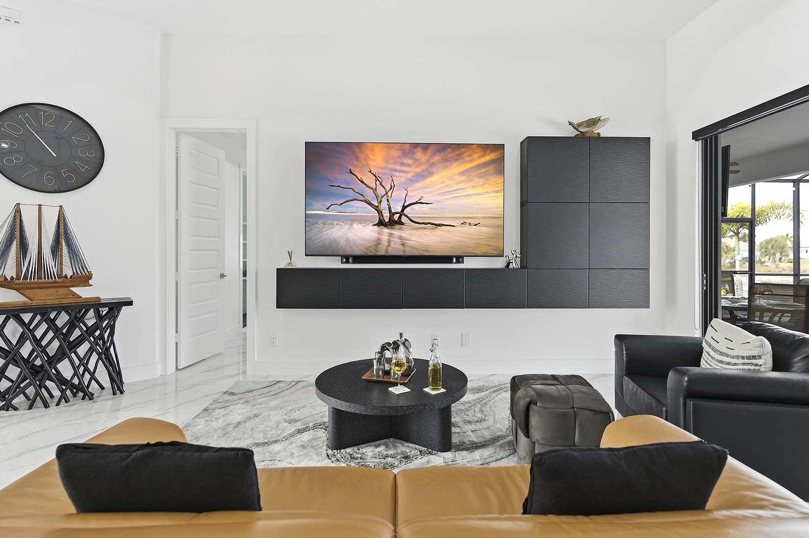 Wohnbereich mit offenem Grundriss und gemütlicher Sitzecke.