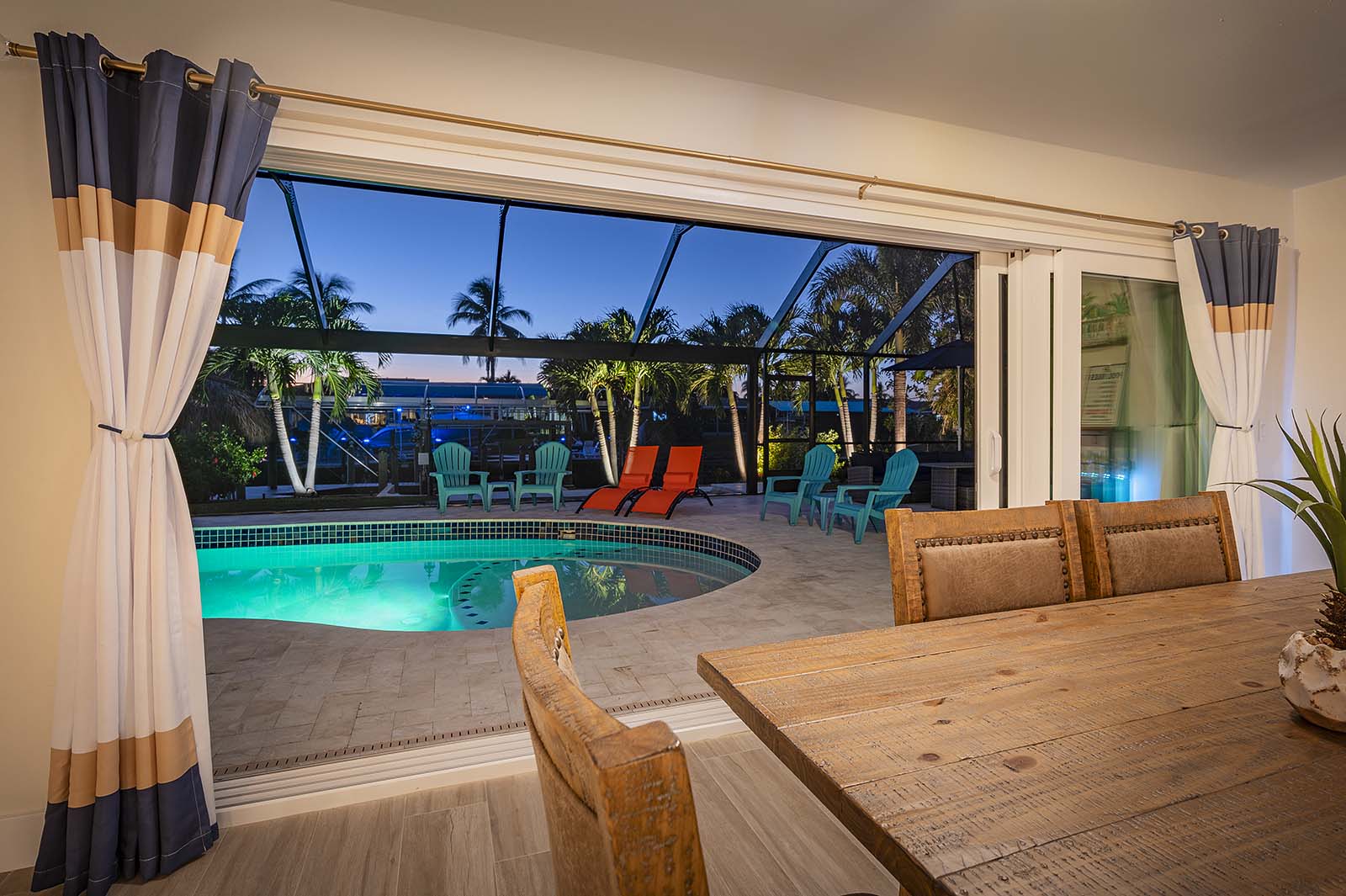 Ferienhaus am Kanal mit privatem Pool und Bootsdock in SW Cape Coral.