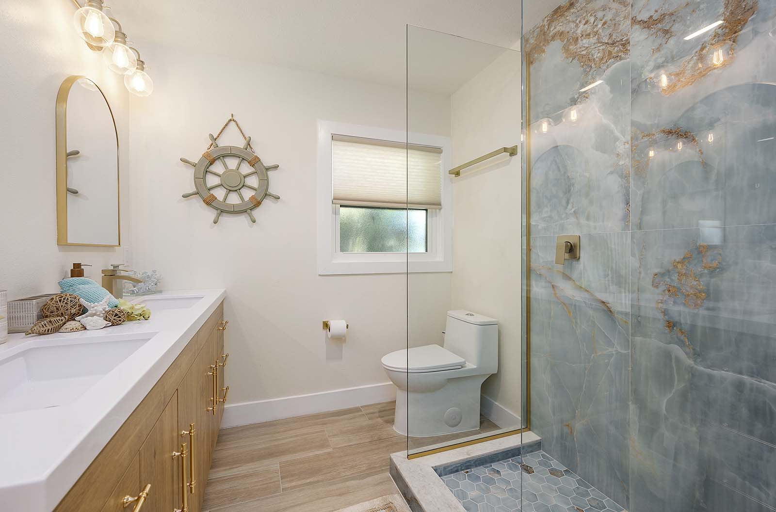 Ferienhaus am Kanal in SW Cape Coral mit privatem Pool, Dock und Bootslift.