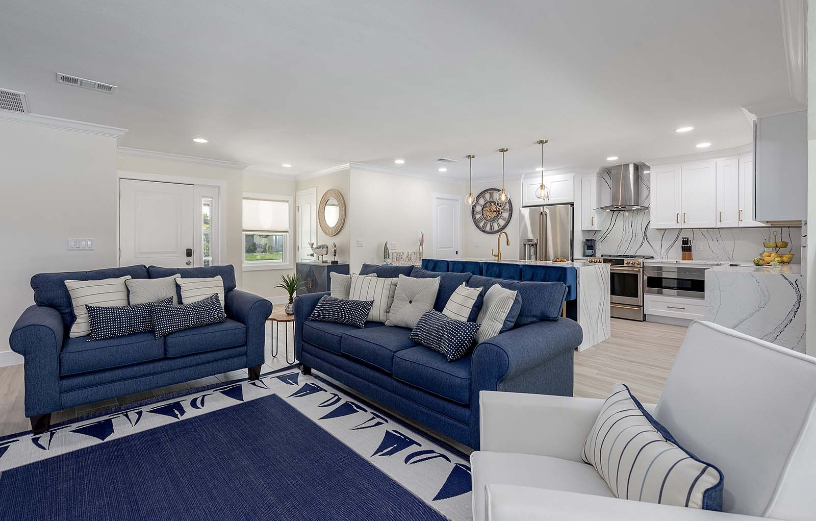 Ferienhaus am Kanal in SW Cape Coral mit privatem Pool und Bootsdock.