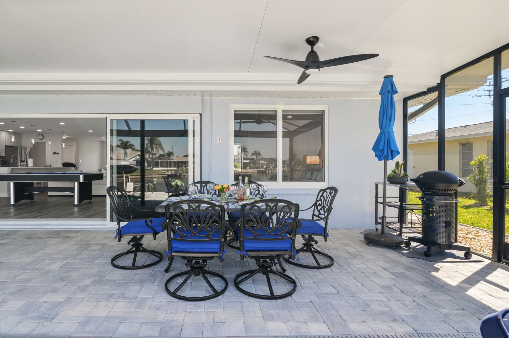 Beheizter Pool mit Spa auf der Lanai am Kanal.