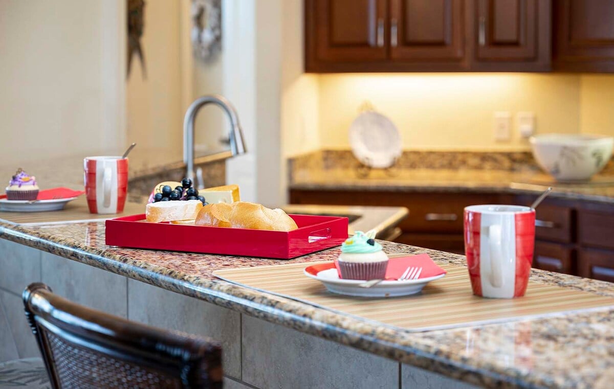 Terrasse am Kanal mit Wasserblick und privatem Bootsanleger.