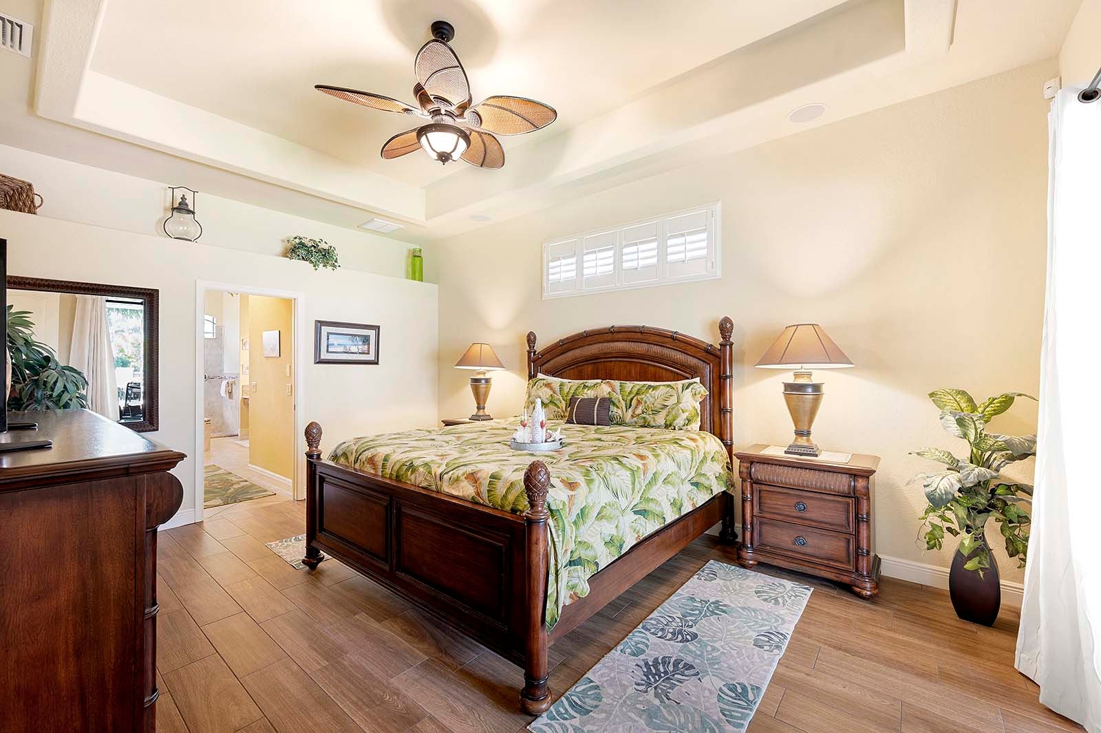 Terrasse am Kanal mit Wasserblick und privatem Bootsanleger.