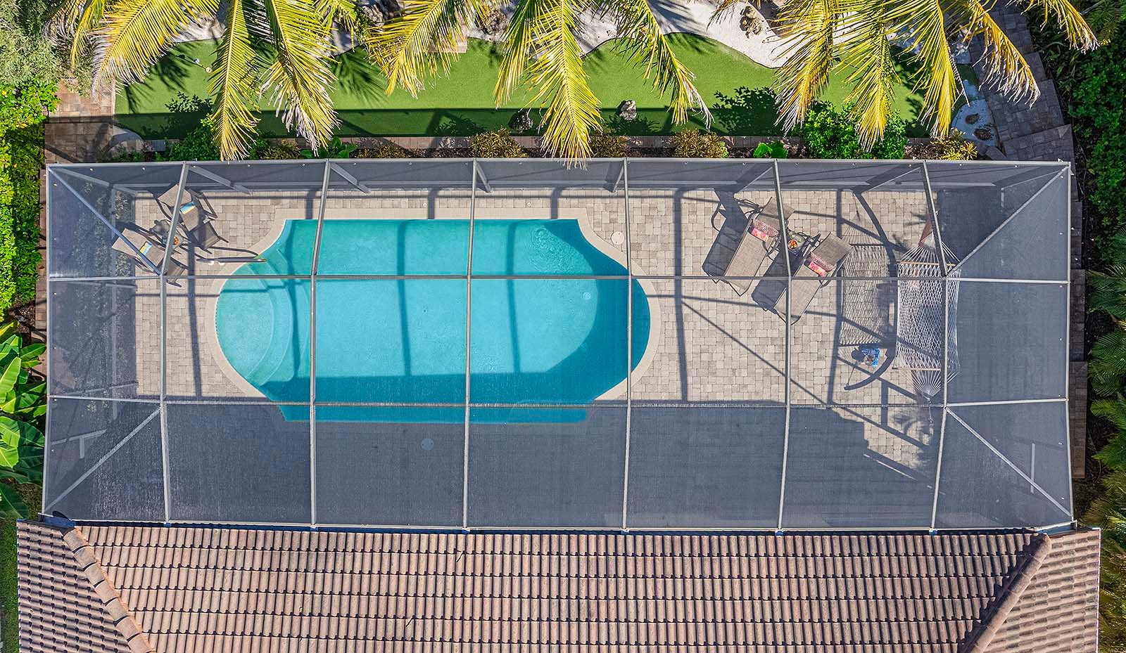 Terrasse am Kanal mit Wasserblick und privatem Bootssteg.