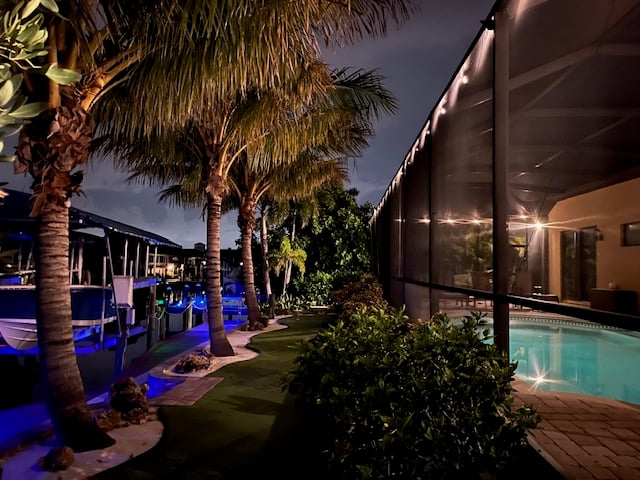 Terrasse am Kanal mit Wasserblick und privatem Bootsanleger.