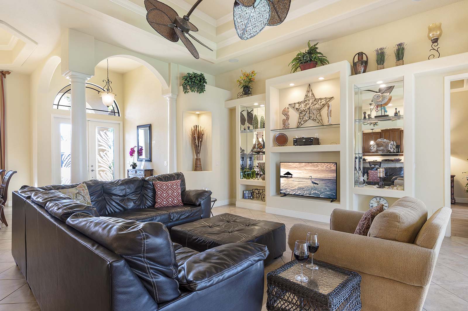 Terrasse am Kanal mit Wasserblick und privatem Bootsanleger.