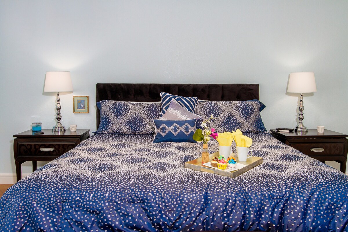 Beheizter Pool und Whirlpool auf der Lanai mit Blick auf den Kanal.