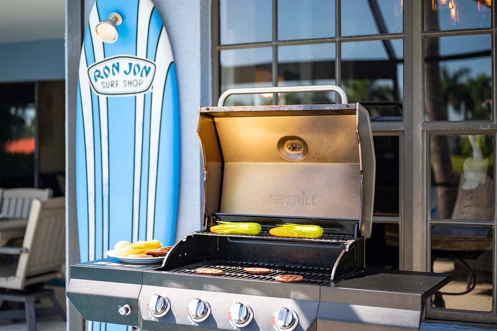 Genießen Sie das Grillen auf der Veranda im Freien