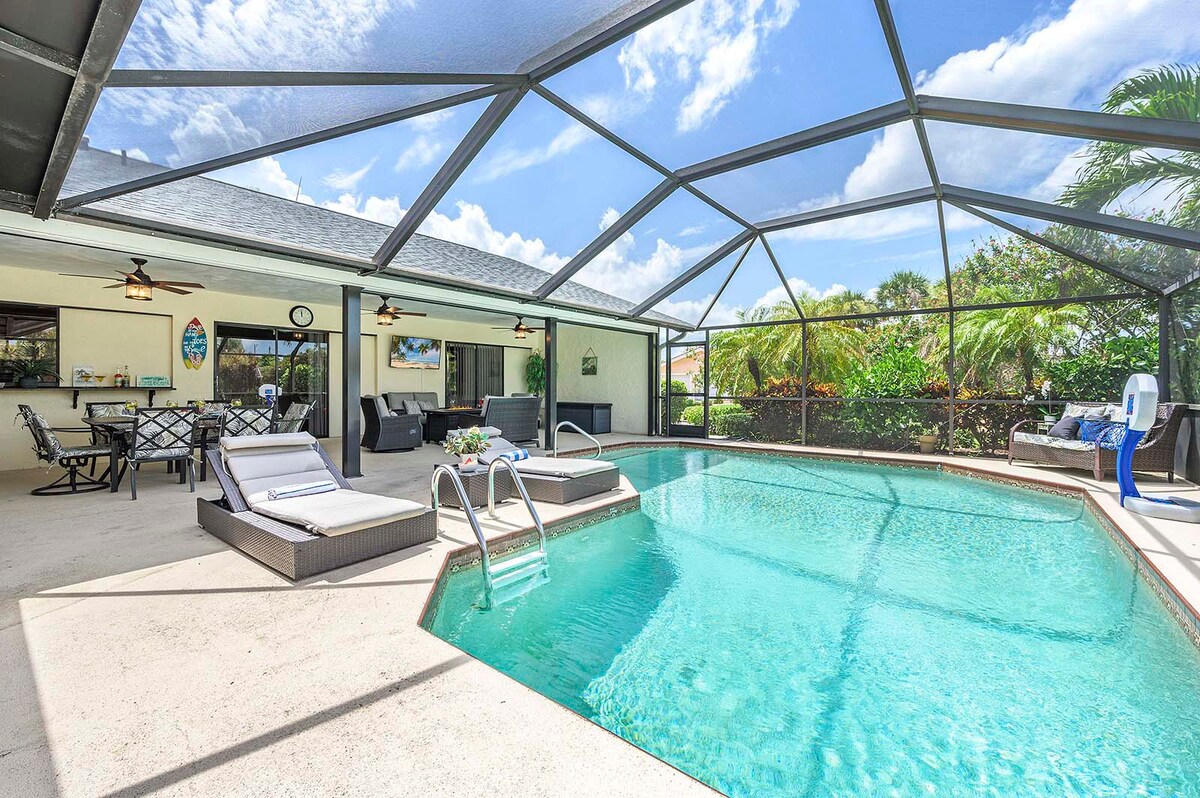 Wohnbereich mit Sofa und Sitzgelegenheiten