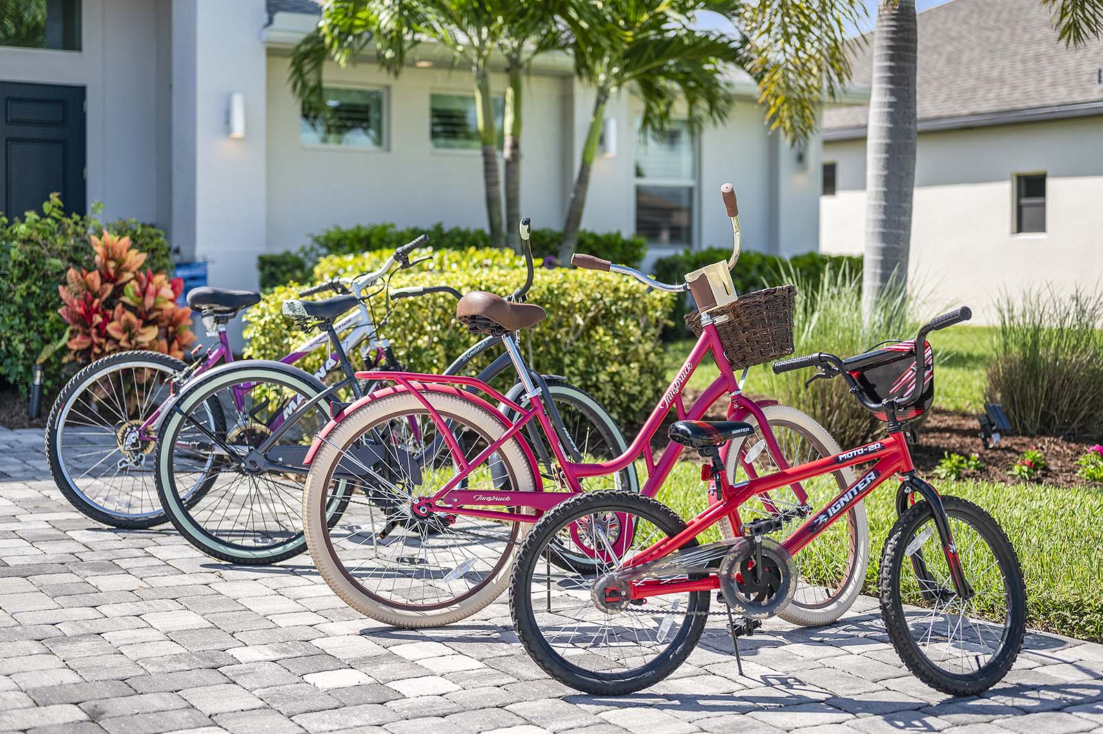 Terrasse am Süßwasserkanal mit Südausrichtung.