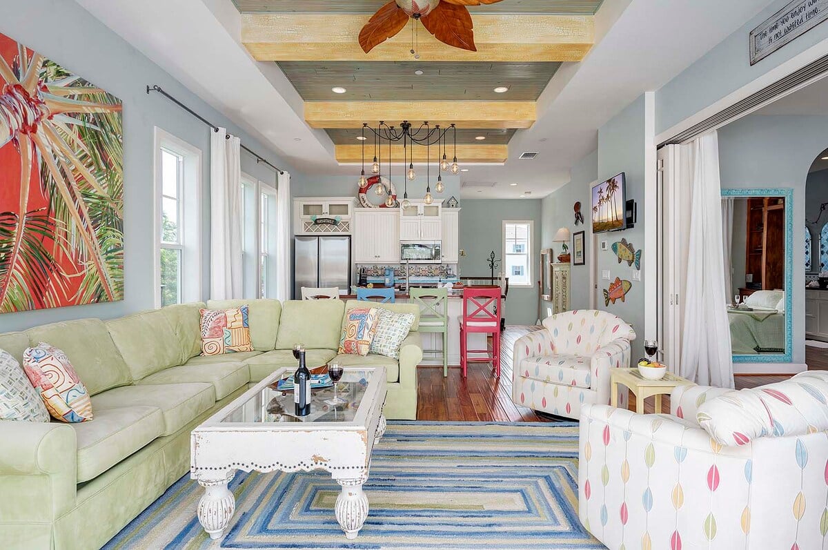 Sunset-Balkon mit Westblick auf das Wasser und den Hafen.