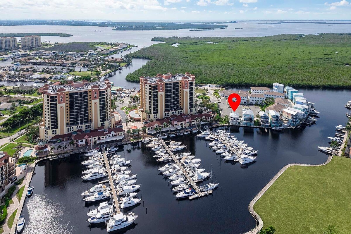 Hafenblick vom Balkon bei Sonnenuntergang.