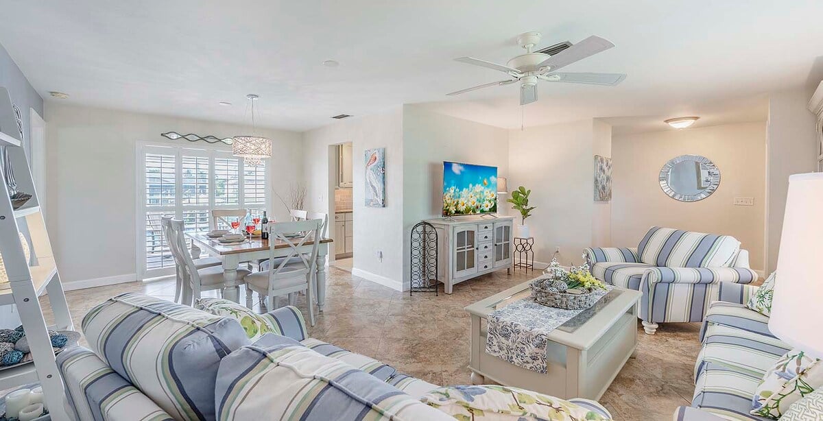 Hauptwohn- und Esszimmer