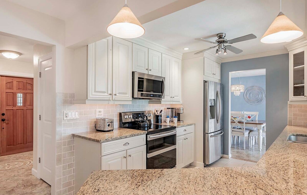 Küche mit Doppelofen