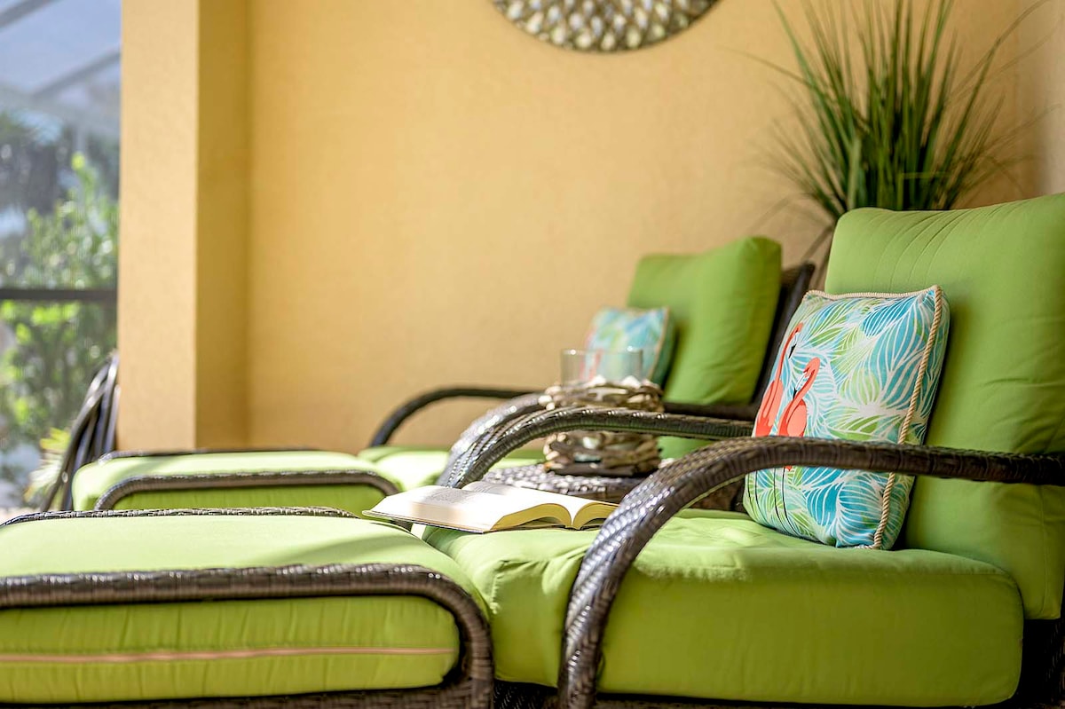 Relaxsessel laden zum Lesen und Träumen ein