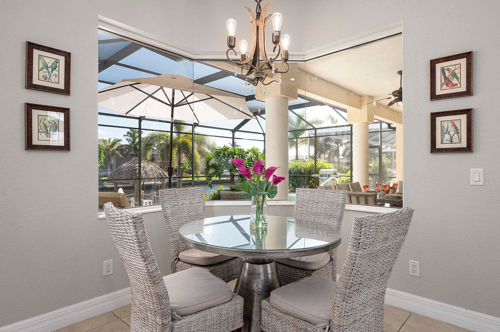 Eckbereich mit Blick auf den Pool