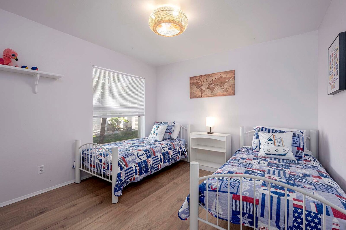 Zweibettzimmer mit Gartenblick