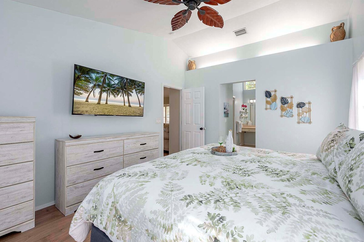 Helles, offen gestaltetes Ferienhaus am ruhigen Süßwasserkanal in SE Cape Coral.