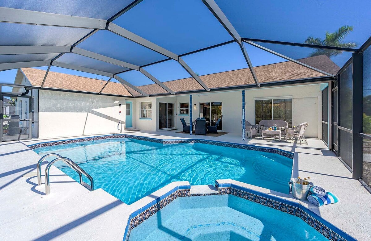 Pool- und Terrassenlayout von Turtle Cay