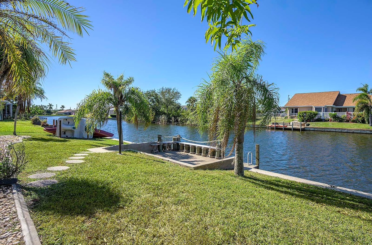 Garten und Gehweg zum Bootsanlegeplatz