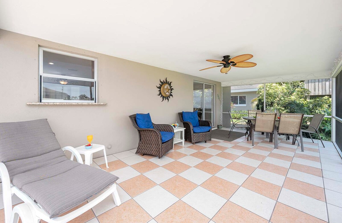 Gemütliche Ferienvilla in SW Cape Coral mit Golfzugang, Bootslift und beheiztem Südpool.