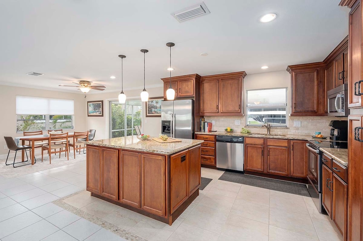 Gemütliche Ferienvilla in SW Cape Coral nahe Tarpon Point Marina mit Golfzugang und Bootslift.