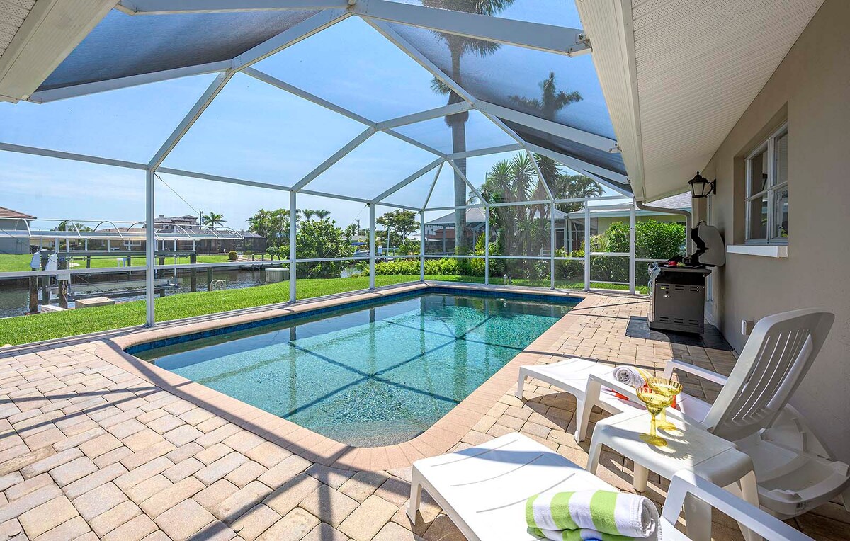 Wunderschöne Aussicht auf das Kanalwasser