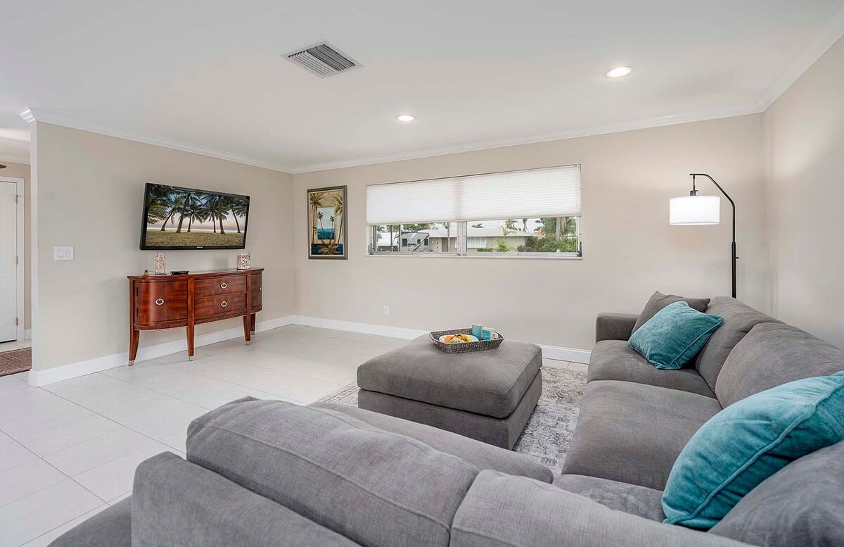 Wohnzimmer mit bequemen Sitzgelegenheiten