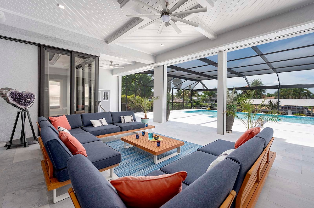 Willkommen im übergroßen Poolbereich und der überdachten Veranda