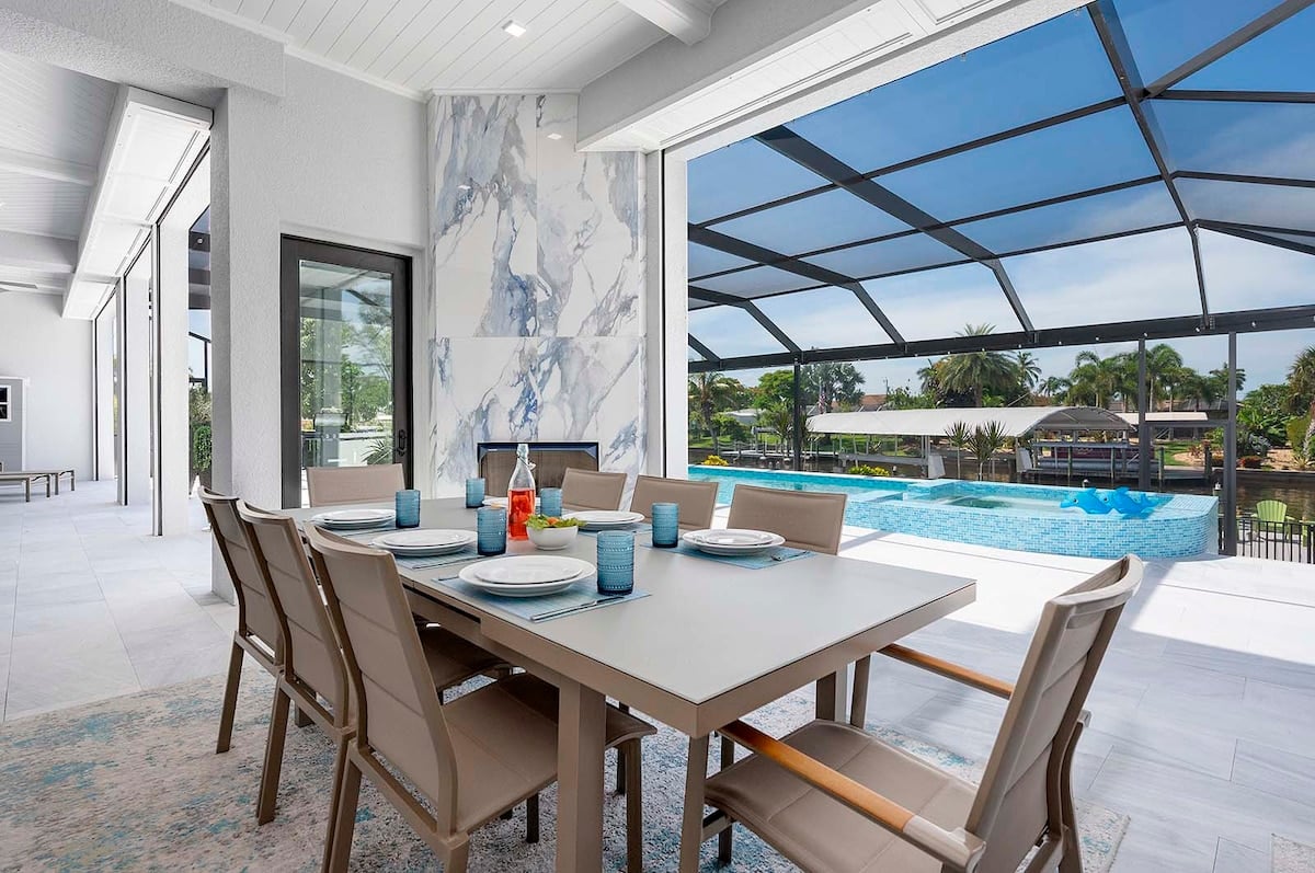 Essen im Freien mit Gaskamin