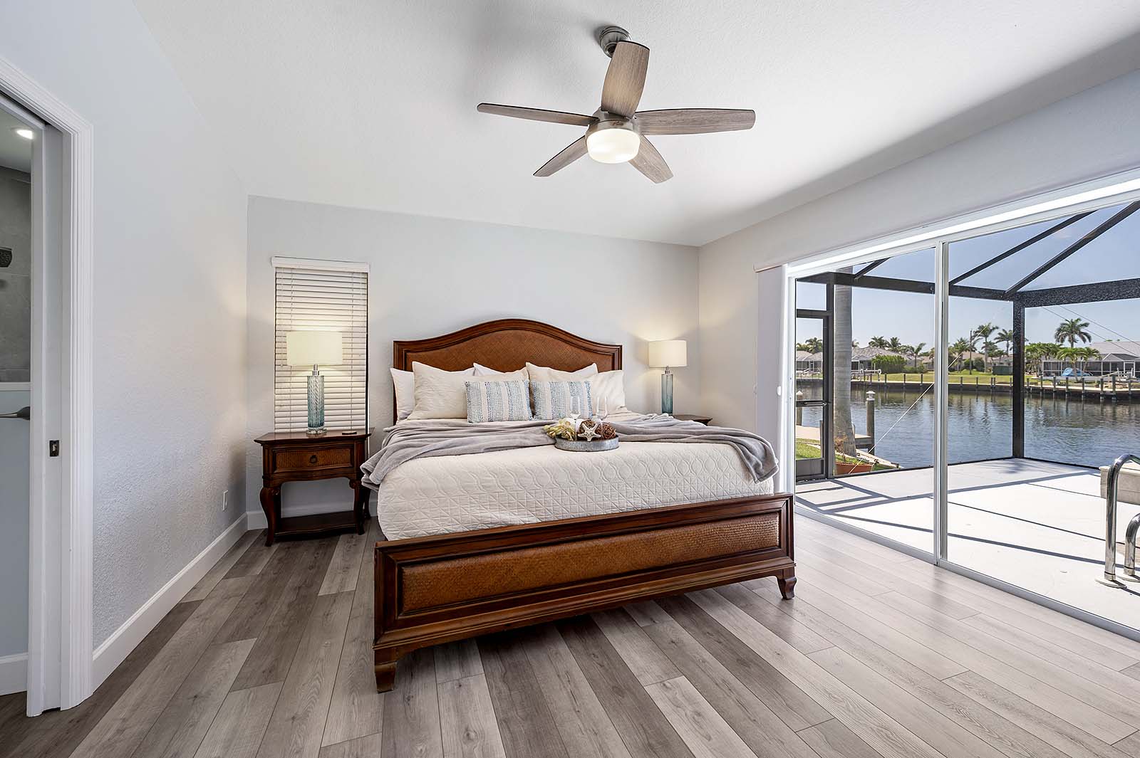 Hauptsuite mit Kingsize-Schlafzimmer und Zugang zur Veranda