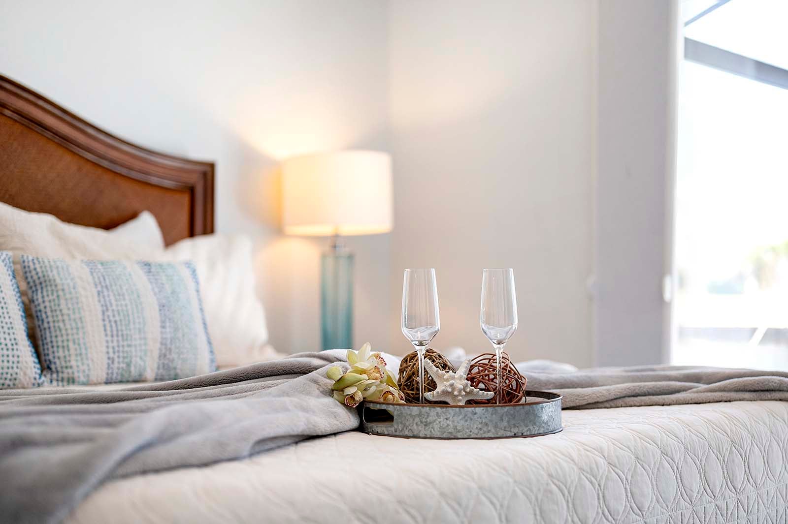 Ferienvilla am Wasser mit Bootsdock und direktem Golfzugang.