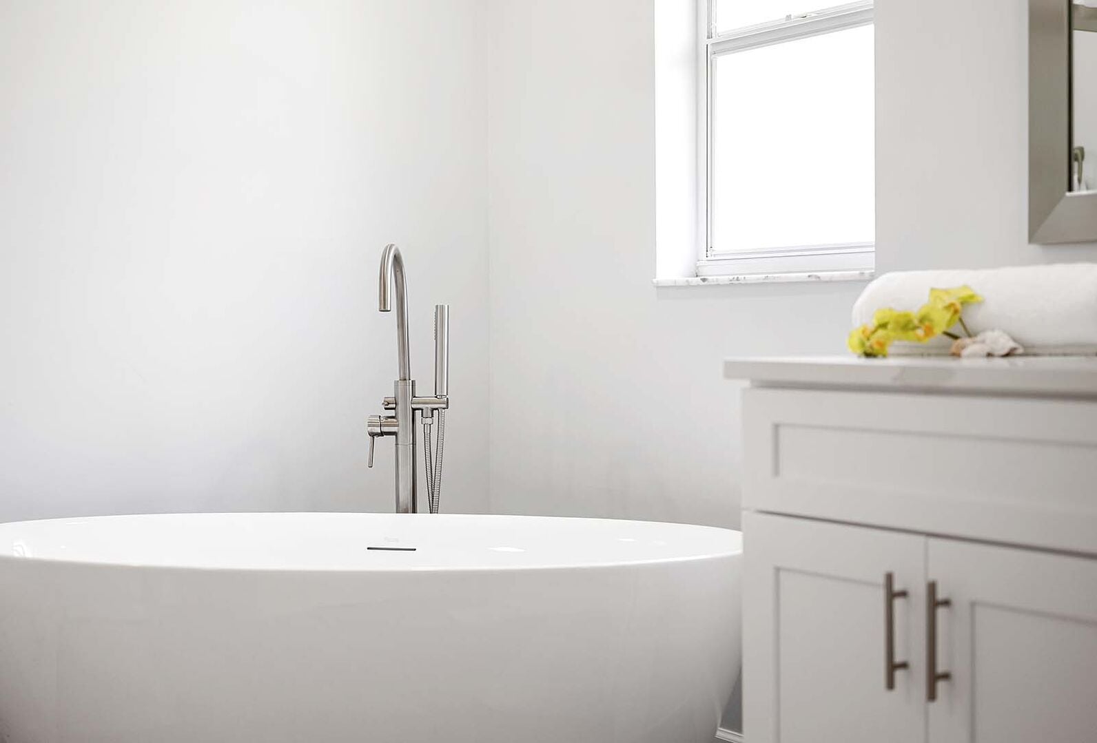 Nehmen Sie ein Bad in der Badewanne