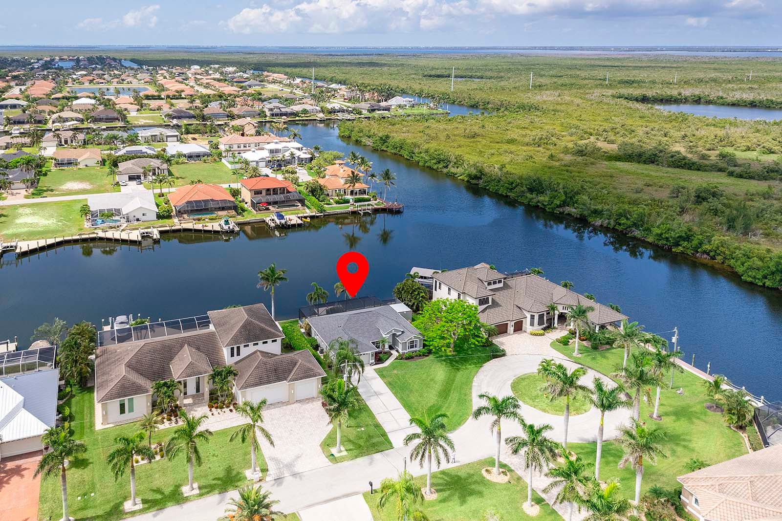 Vista Solare liegt 3,75 Meilen vom Golf entfernt und bietet direkten Zugang zum Golf und keine Brücken