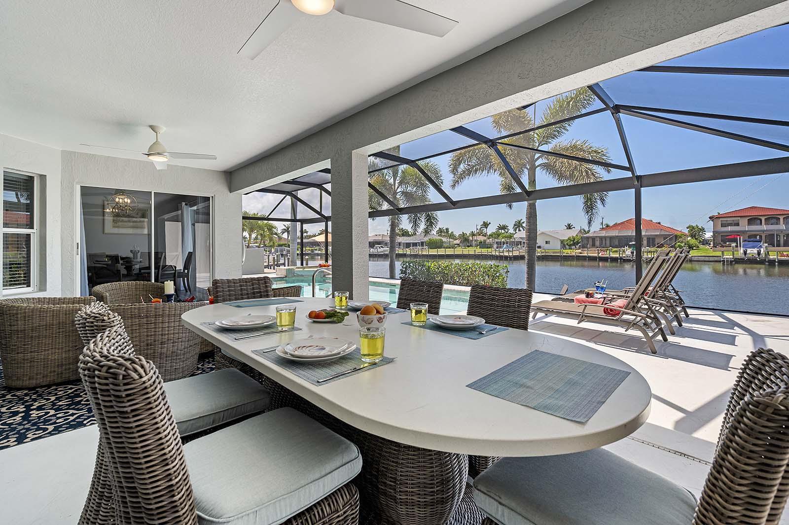 Überdachte Veranda für Mahlzeiten im Freien im Vista Solare