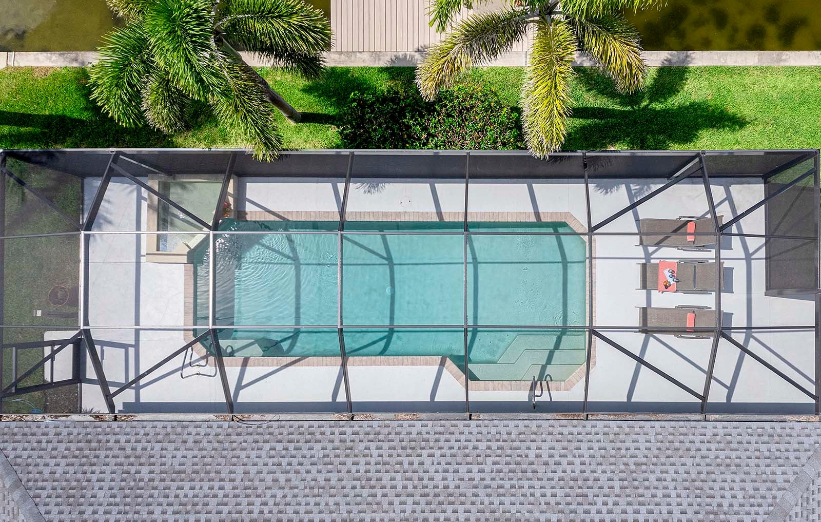 Luftaufnahme des Poolbereichs