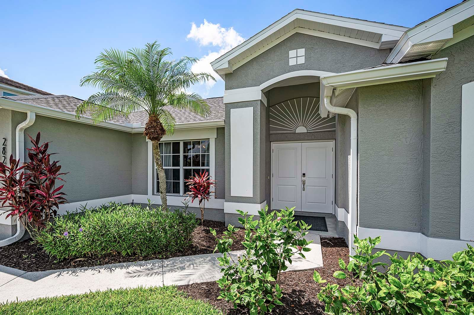 Doppeltüriger Eingang von Vista Solare