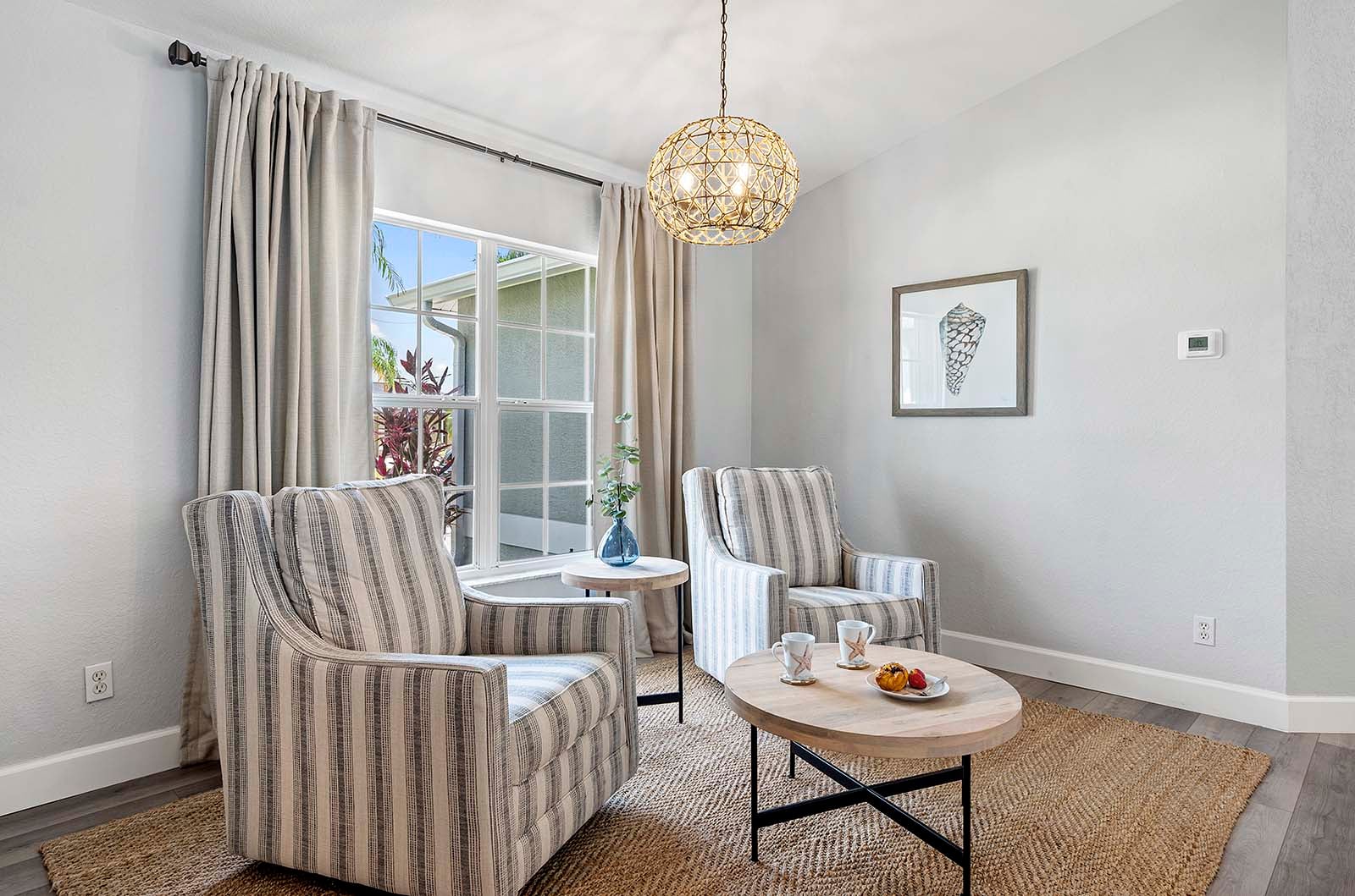 Vorderes Wohnzimmer, ideal zum Lesen und Entspannen