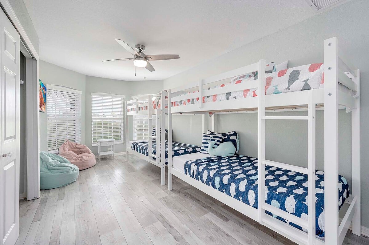 4. Schlafzimmer mit Doppelstockbetten