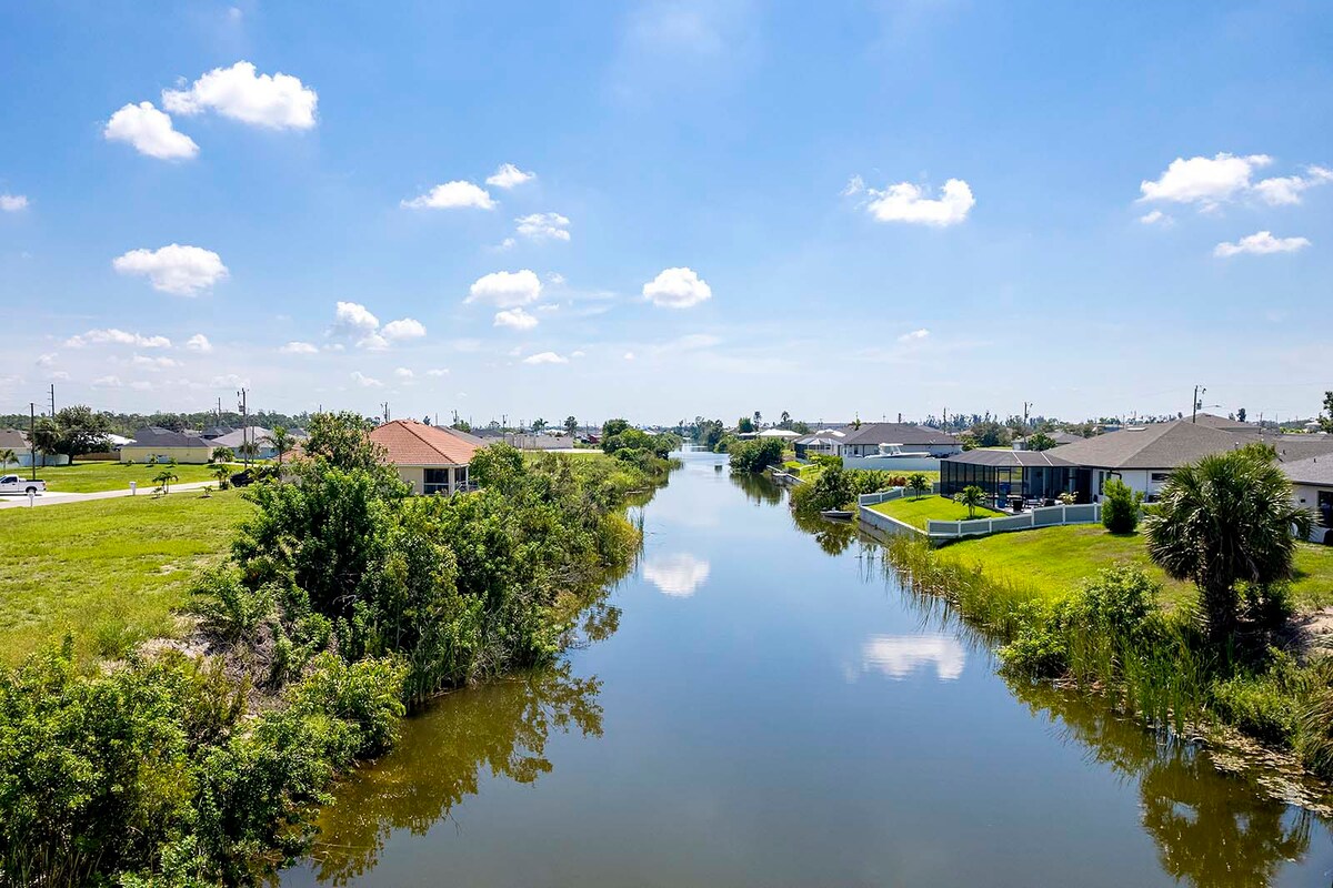 Luxusvilla am südlich ausgerichteten Kanal in SW Cape Coral.