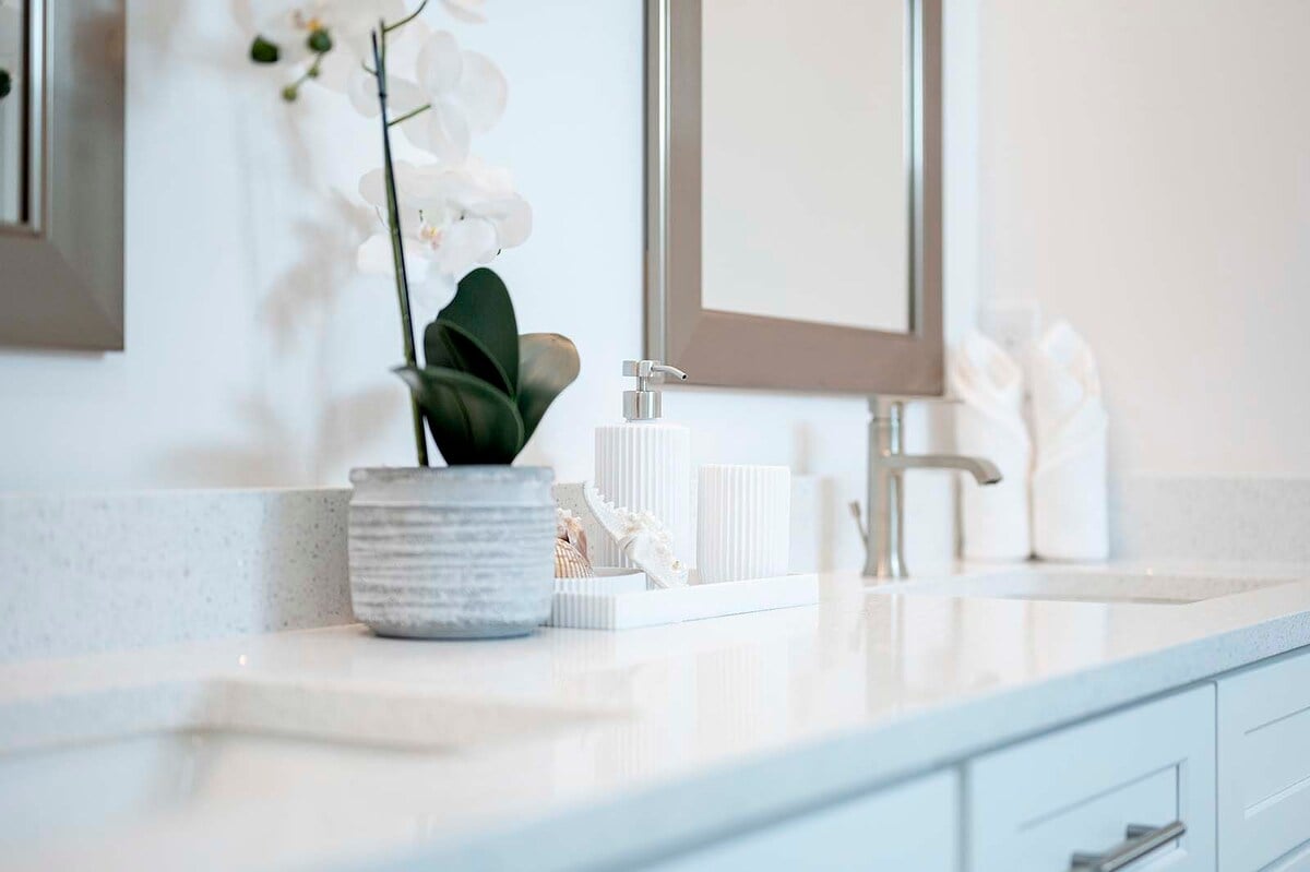 Doppelwaschbecken im Hauptbadezimmer