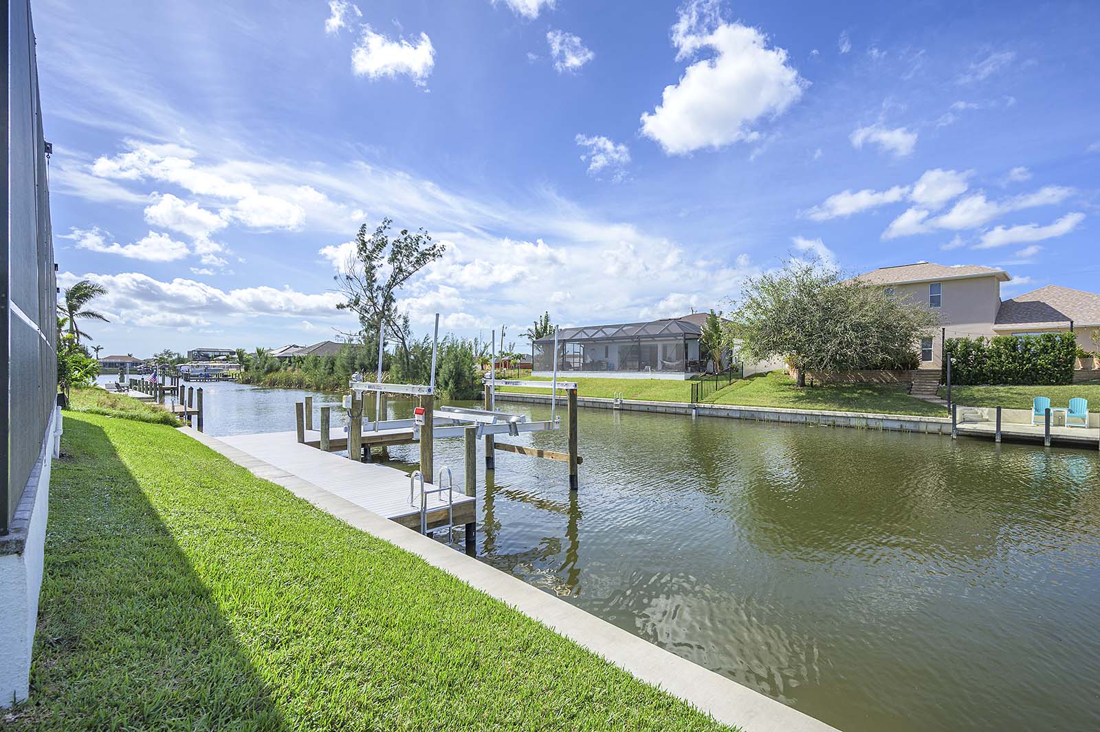 Blick auf den Kanal, Bootsanleger ideal zum Angeln