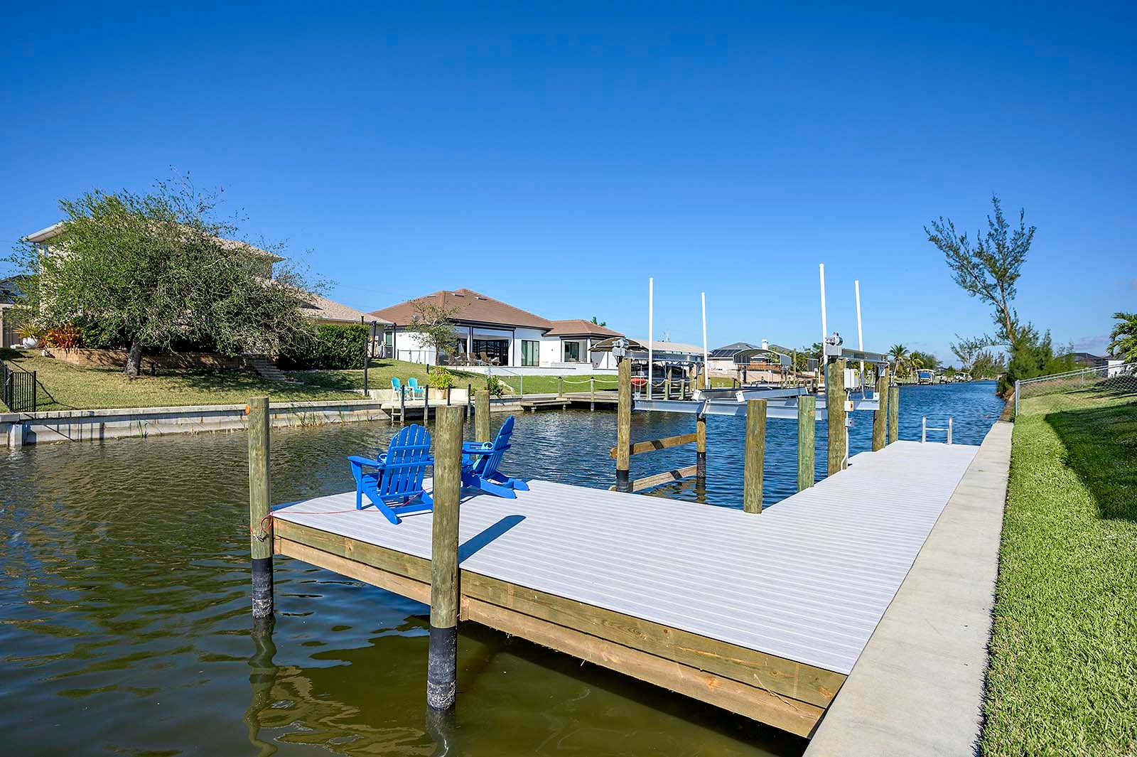 Moderne Luxusvilla in ruhiger Lage in SW Cape Coral nahe Restaurants und Einkaufsmöglichkeiten.
