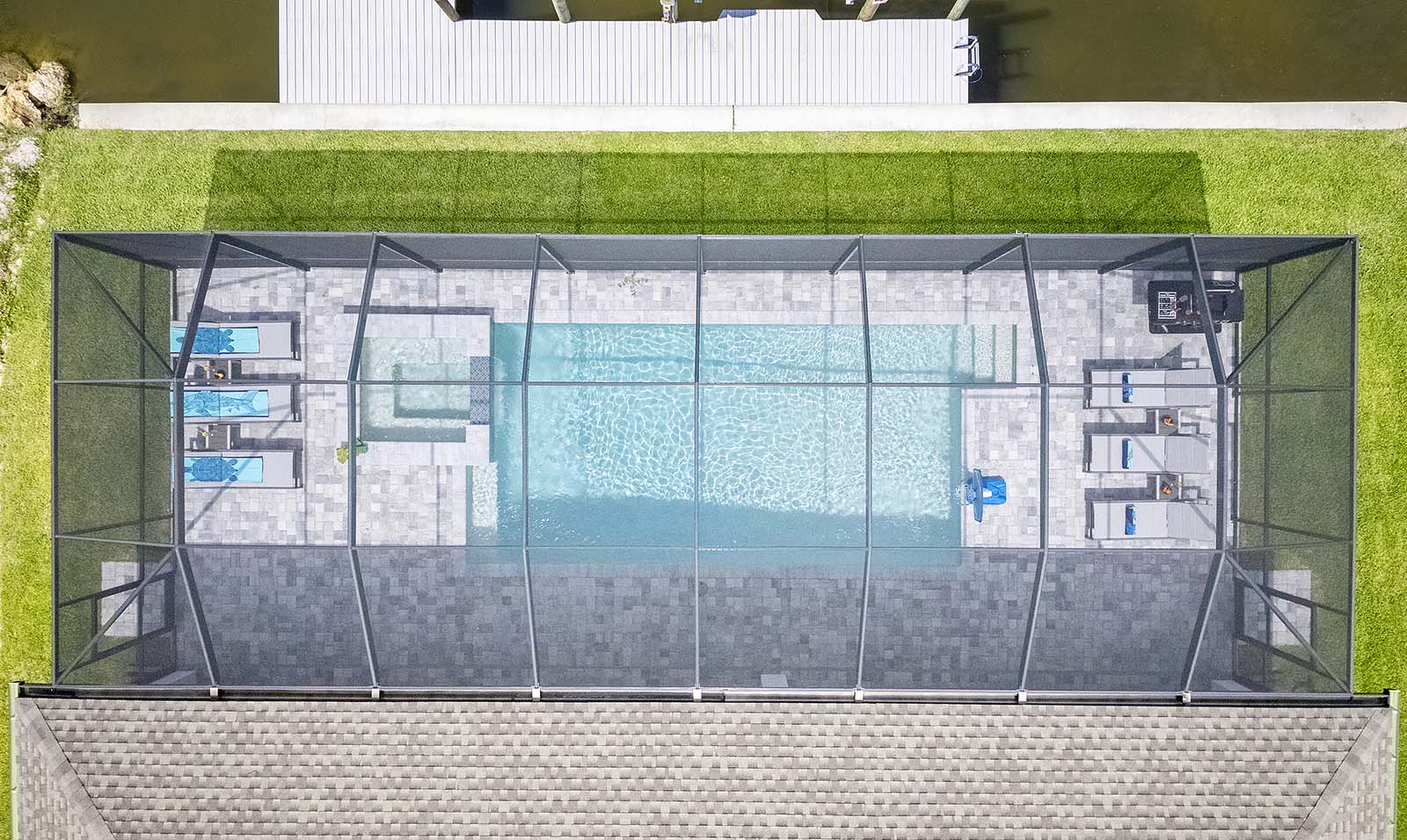 Luftaufnahme des Poolbereichs