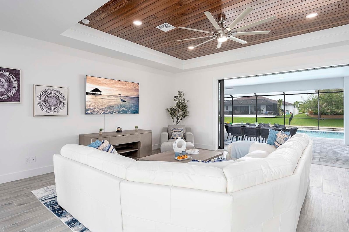 Smart-TV und Pocket-Slider laden Sie zu einem großartigen Leben im Innen- und Außenbereich ein