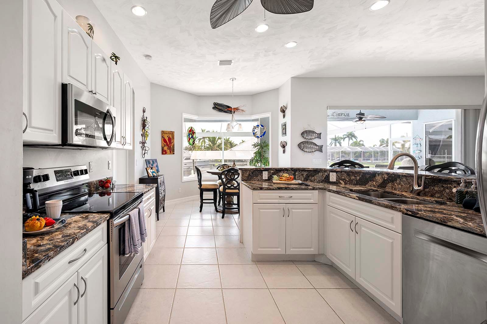 Beheizter Süd-Pool mit Terrasse am Kanal (Gulf Access) in SE Cape Coral.